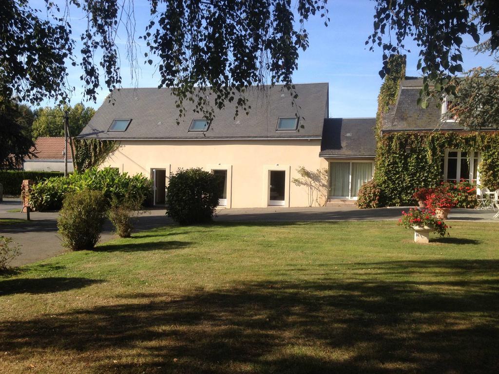 Le Petit Pont Hotel Moncé-en-Belin Exterior foto